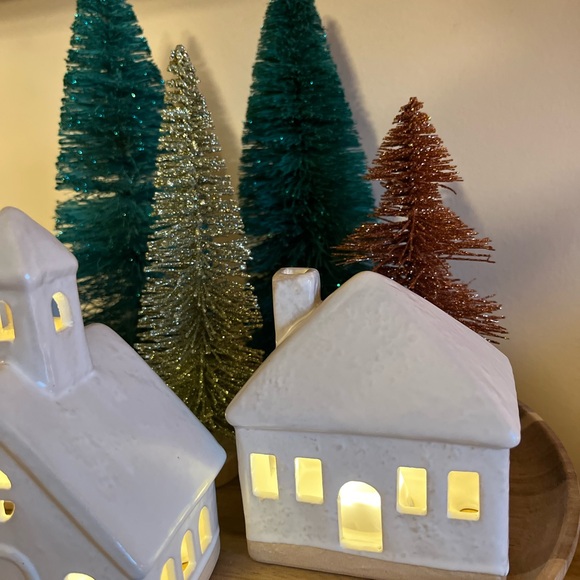 3 Piece Lit House Decor Wondershop Ceramic Decorative Christmas Village Set - Picture 4 of 7